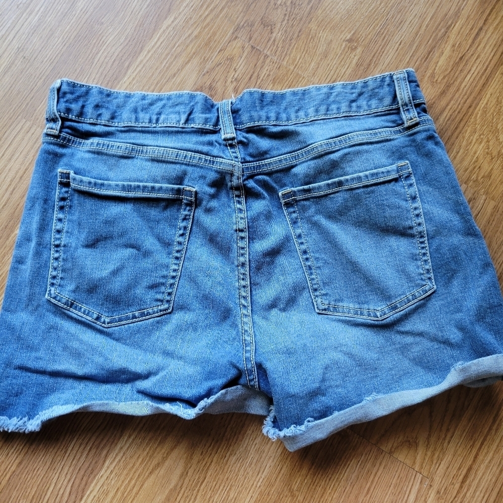 Joe Fresh Jean Shorts 6/28 - Picture 3 of 3